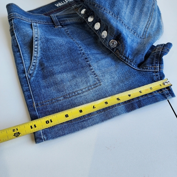 Wallflower Flirty Curvy High Rise Shorty Short Denim Button Blue Stretch Sz 3 - Picture 3 of 9